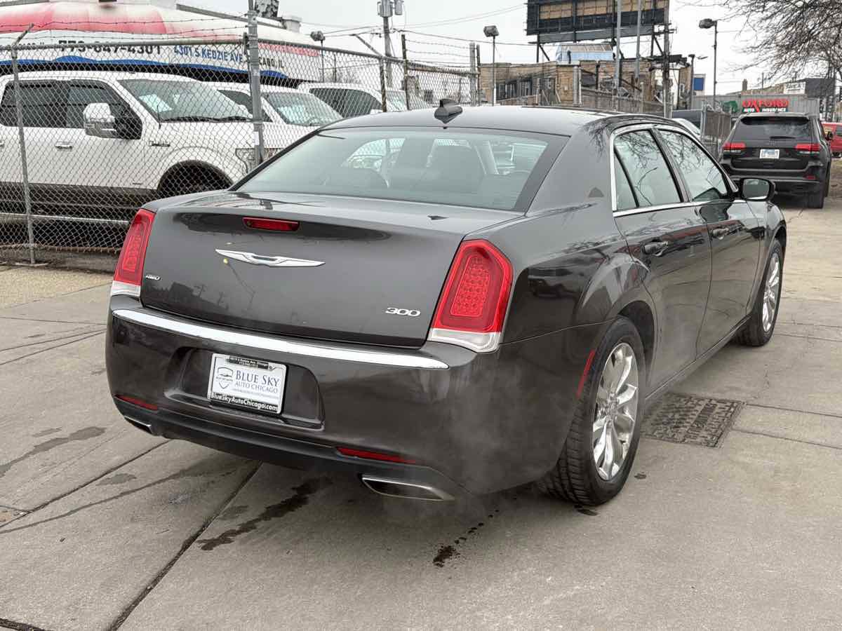 Used 2015 Chrysler 300 Limited w/ Driver Convenience Group image 5
