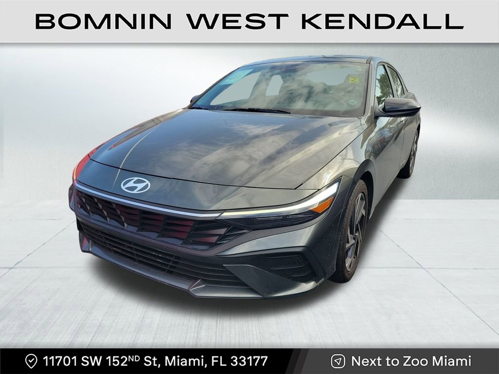 Used 2025 Hyundai Elantra Sport image 2