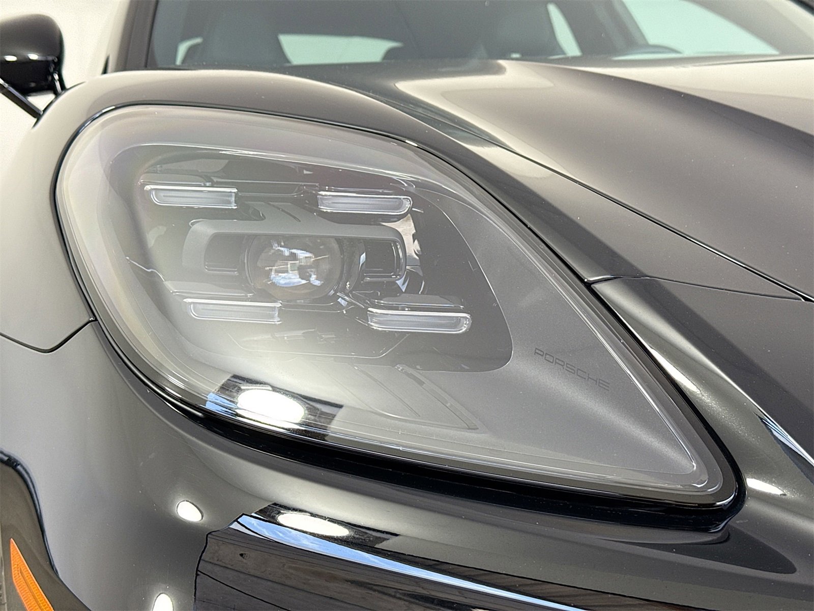 Certified 2025 Porsche Panamera image 27