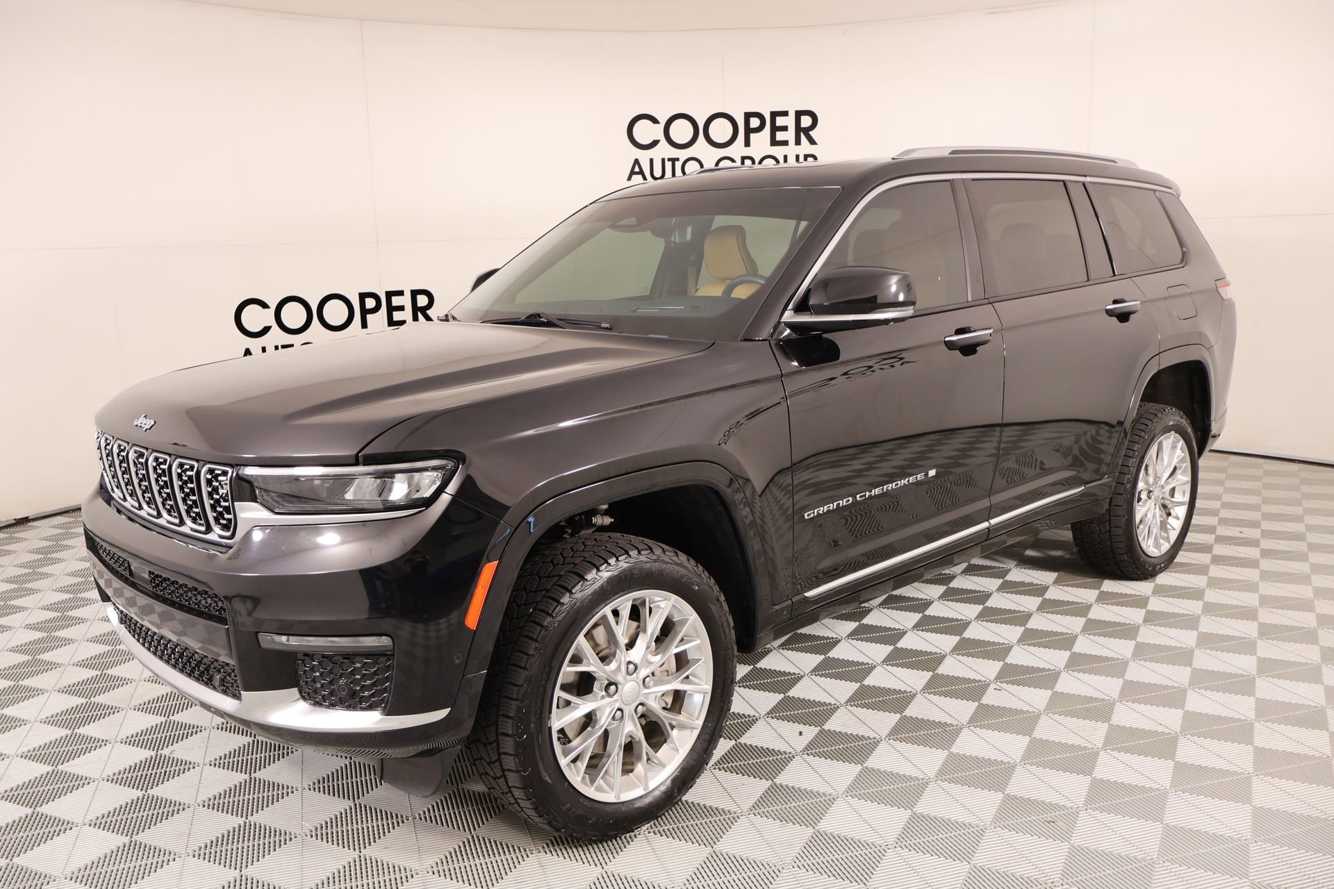 Used 2021 Jeep Grand Cherokee L Summit w/ Advanced Protech Group IV AWD/4WD image 11