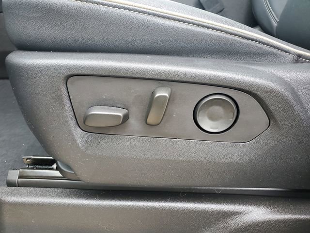 Used 2023 GMC Yukon SLT w/ SLT Luxury Package image 23