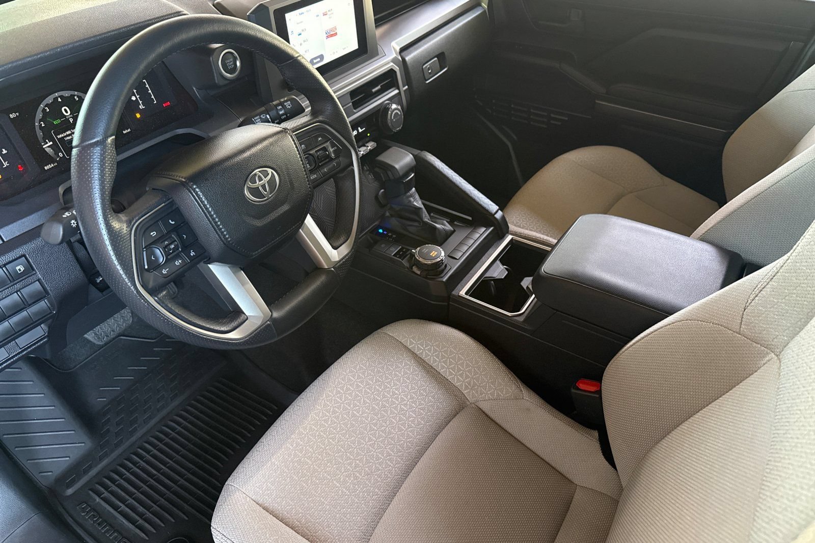 Used 2025 Toyota 4Runner SR5 AWD/4WD image 10
