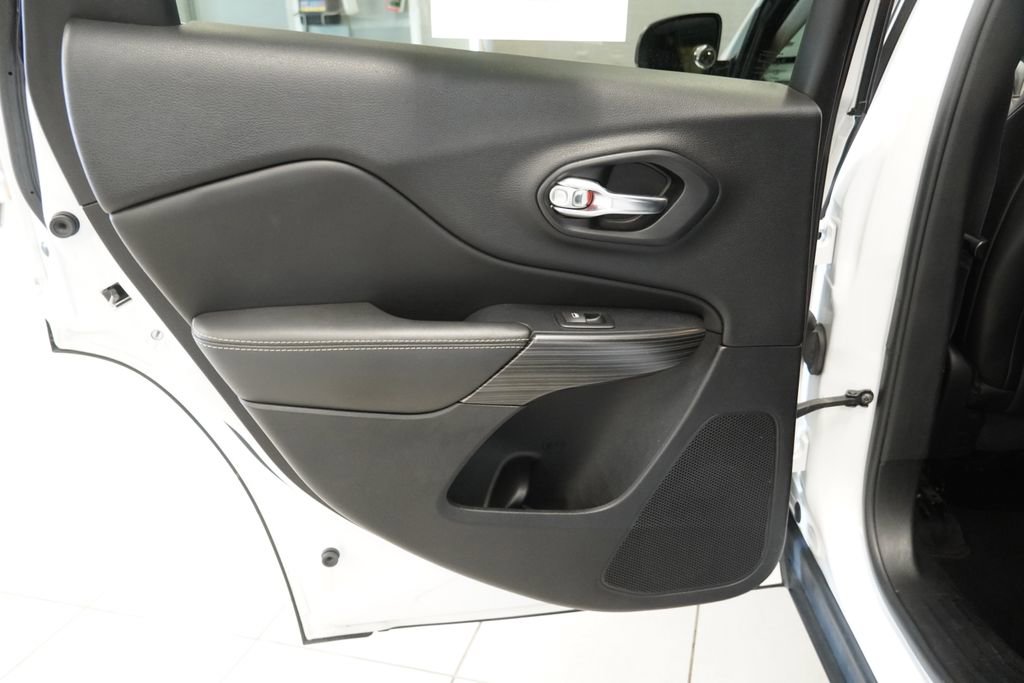 Used 2017 Jeep Cherokee Limited FWD image 26
