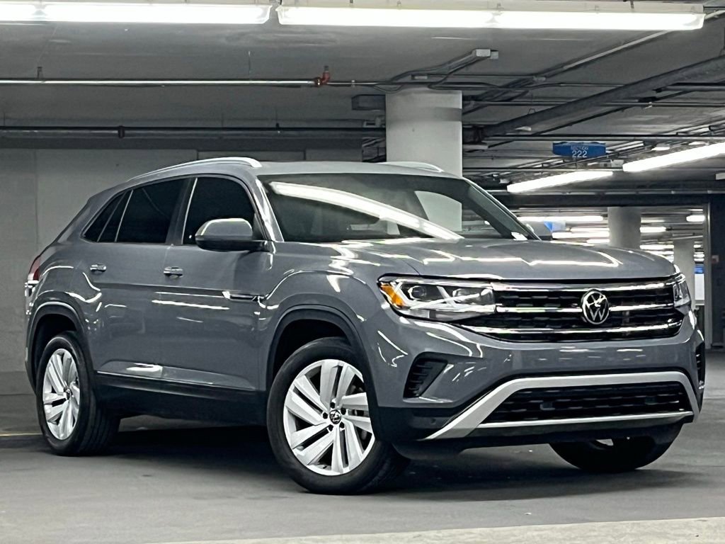 Used 2022 Volkswagen Atlas Cross Sport SE w/ Panoramic Sunroof Package image 2
