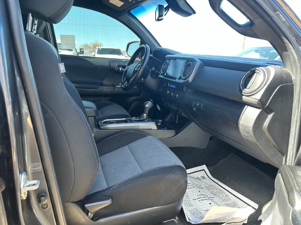 Used 2022 Toyota Tacoma TRD Sport w/ Technology Package RWD image 33