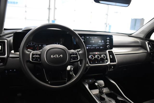 Used 2023 Kia Sorento LX AWD/4WD image 23