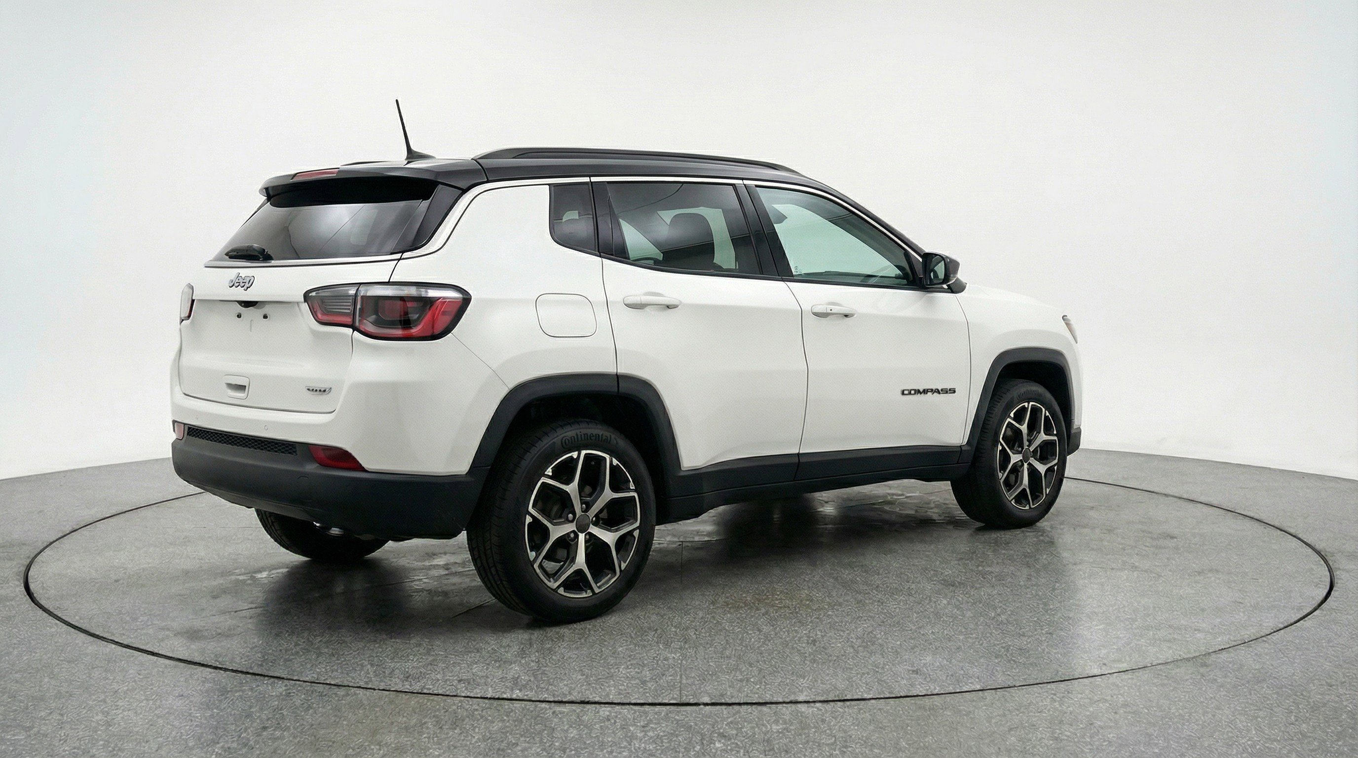 Used 2025 Jeep Compass Limited image 9