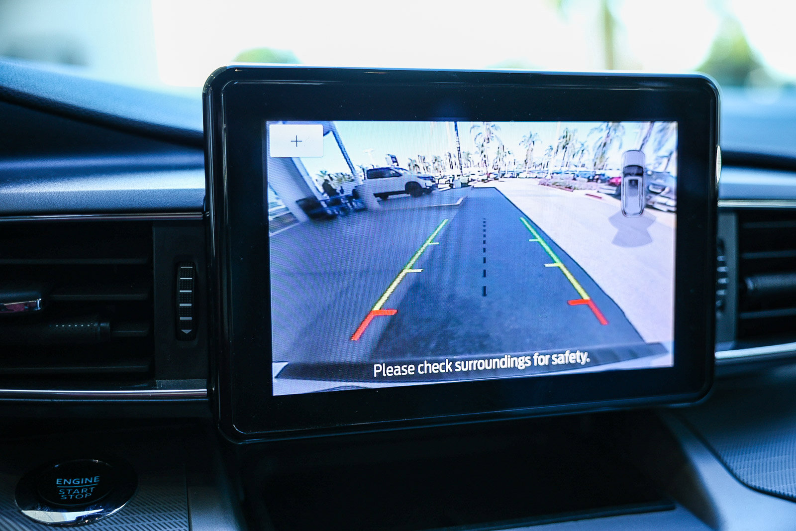 Used 2022 Ford Explorer XLT w/ Equipment Group 202A image 6