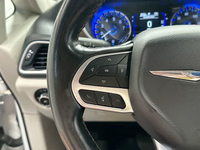 Used 2019 Chrysler Pacifica Touring-L FWD image 8