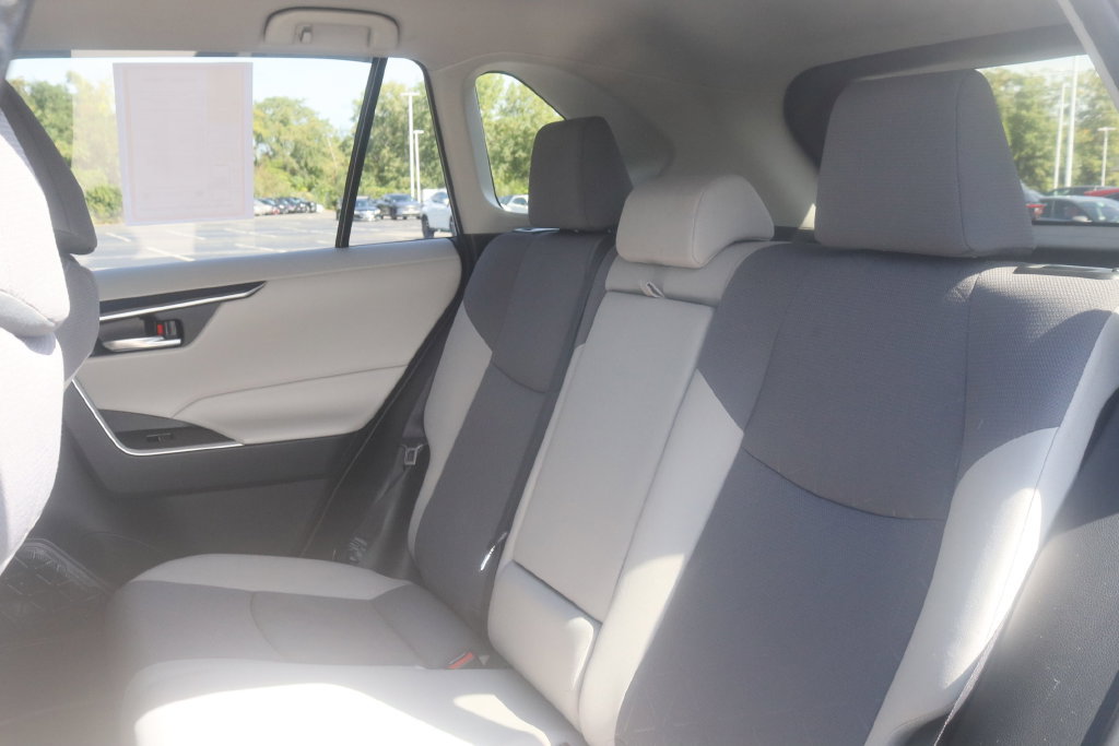 Used 2025 Toyota RAV4 XLE AWD/4WD image 19