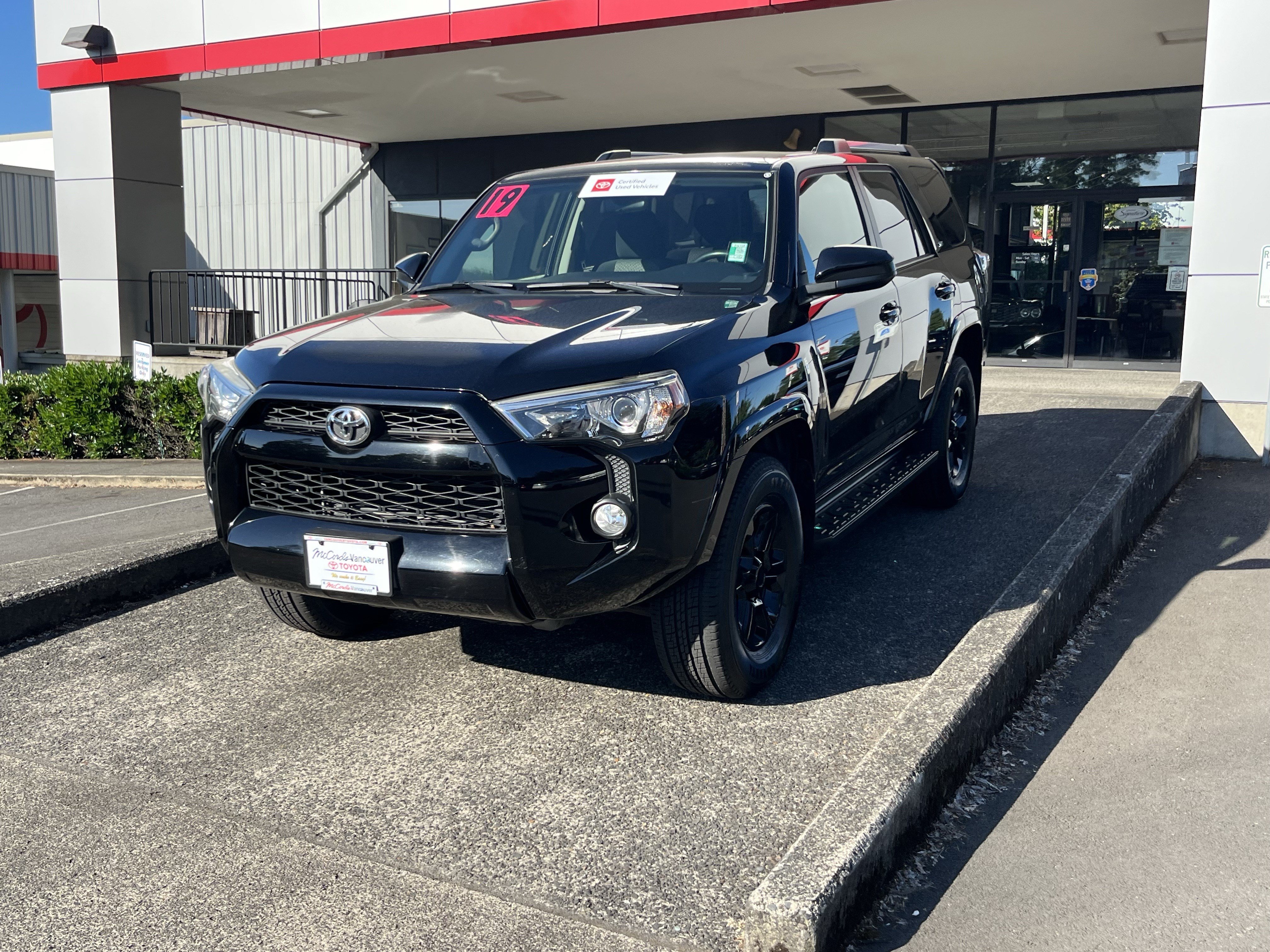 Certified 2019 Toyota 4Runner SR5 AWD/4WD image 3
