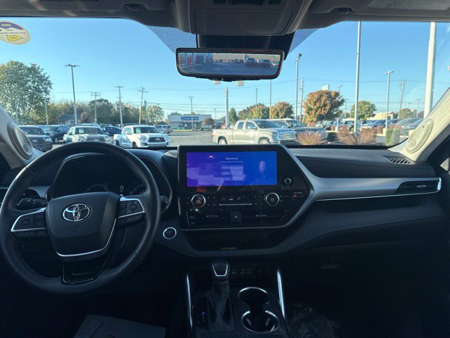 Used 2025 Toyota Highlander Platinum AWD/4WD image 15