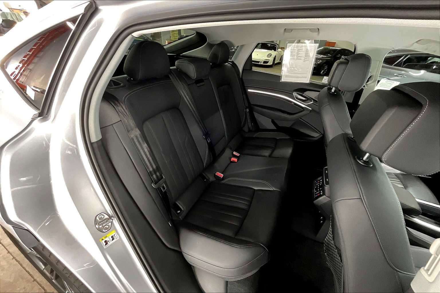 Certified 2022 Audi e-tron Premium Plus w/ Premium Plus Package image 28