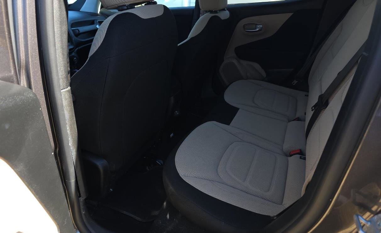 Used 2020 Jeep Renegade Latitude w/ Popular Equipment Group image 7