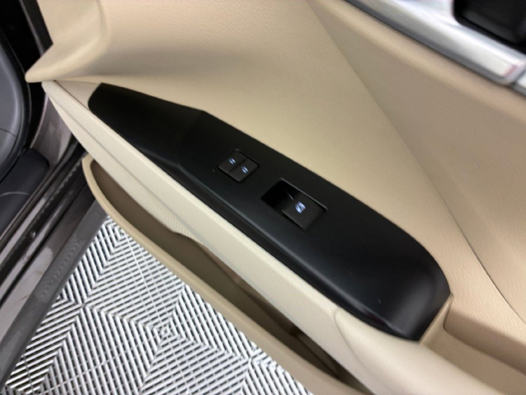 Used 2018 Toyota Camry LE FWD image 31