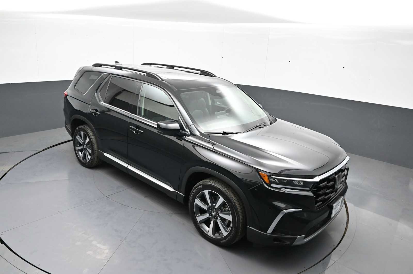 Certified 2025 Honda Pilot Touring image 39