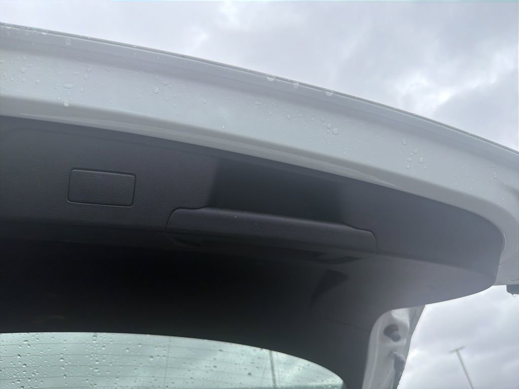 Used 2022 Volkswagen Atlas Cross Sport SE image 11