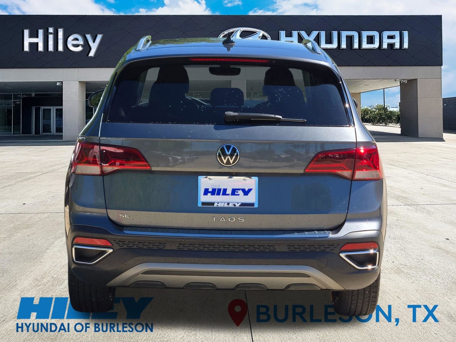 Used 2023 Volkswagen Taos SE w/ Black Wheel Package image 5