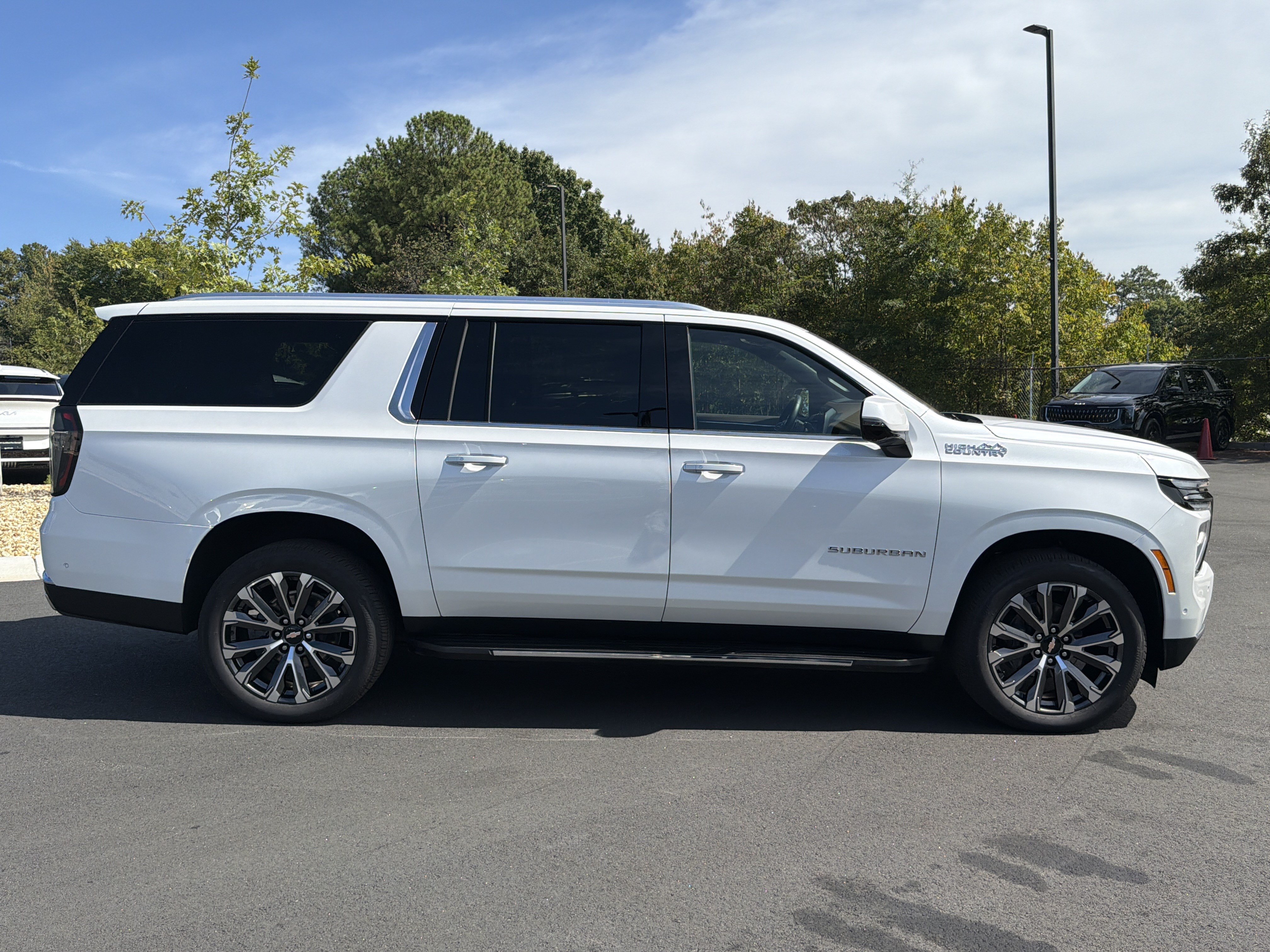 Used 2025 Chevrolet Suburban High Country AWD/4WD image 8
