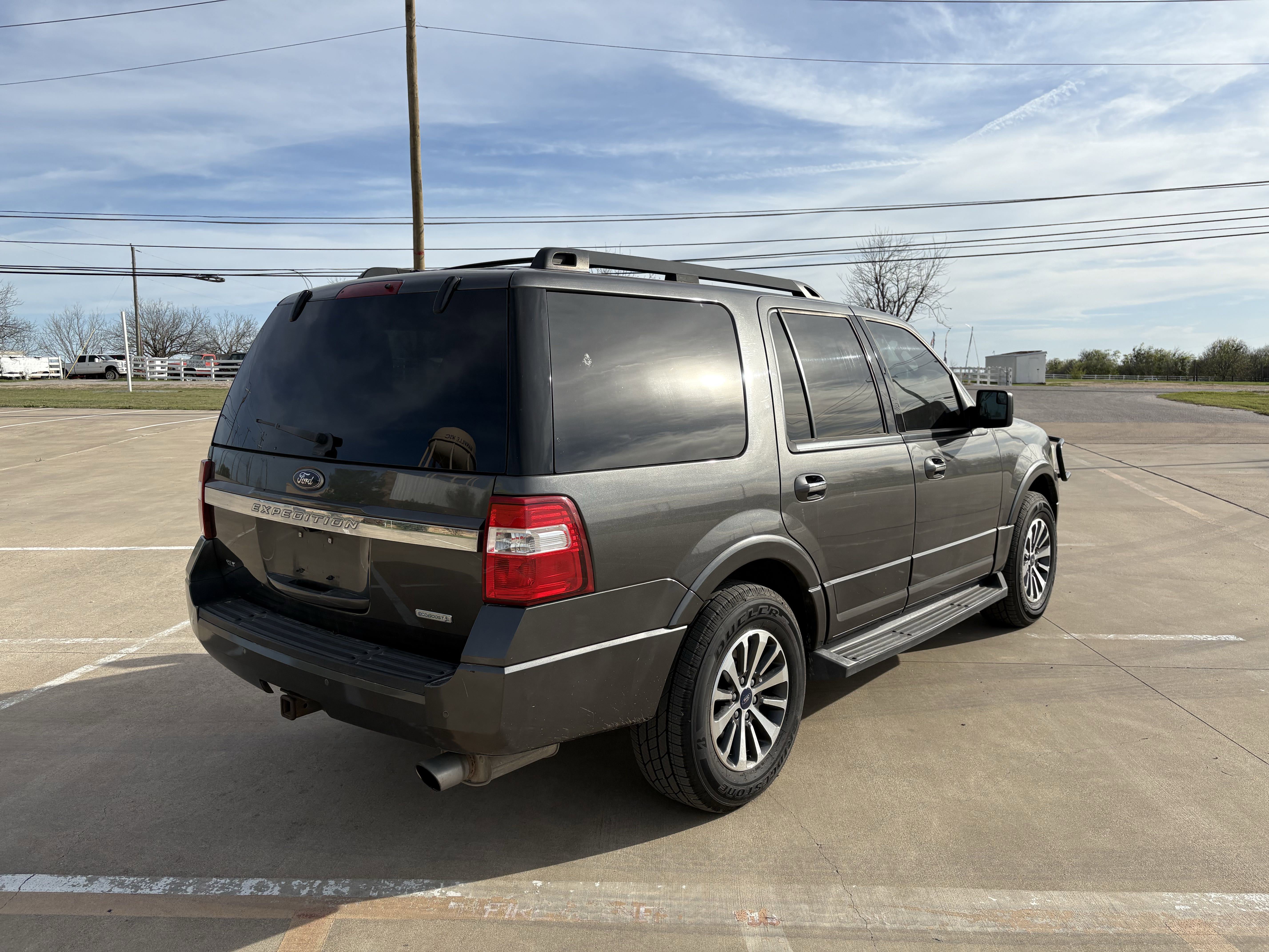 Used 2016 Ford Expedition XLT w/ Equipment Group 201A RWD image 5