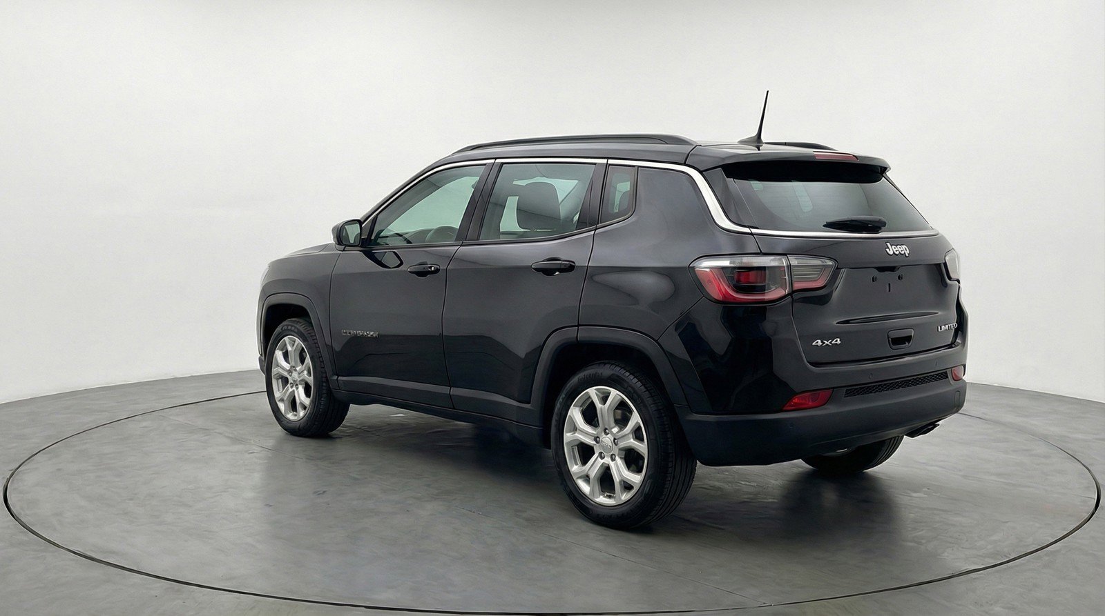 Used 2025 Jeep Compass Latitude image 6
