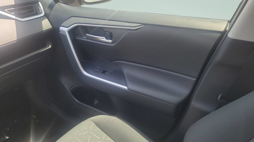 Used 2023 Toyota RAV4 XLE w/ Convenience Package FWD image 13