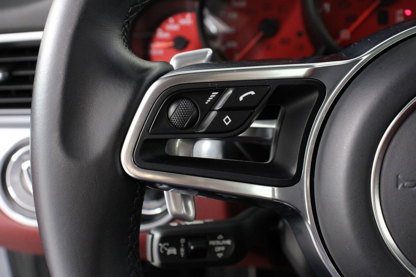 Certified 2018 Porsche 911 Carrera 4S image 14