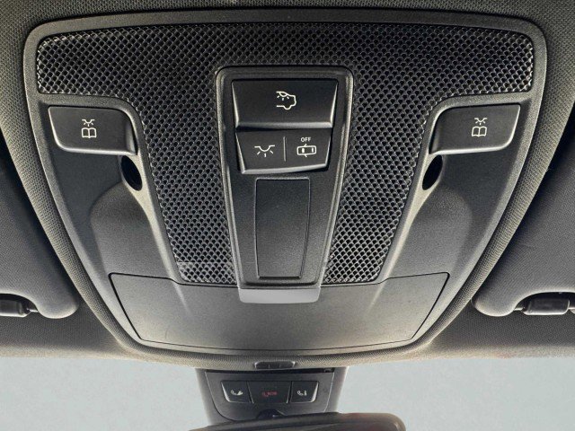 Used 2020 Mercedes-Benz GLA 250 4MATIC image 32