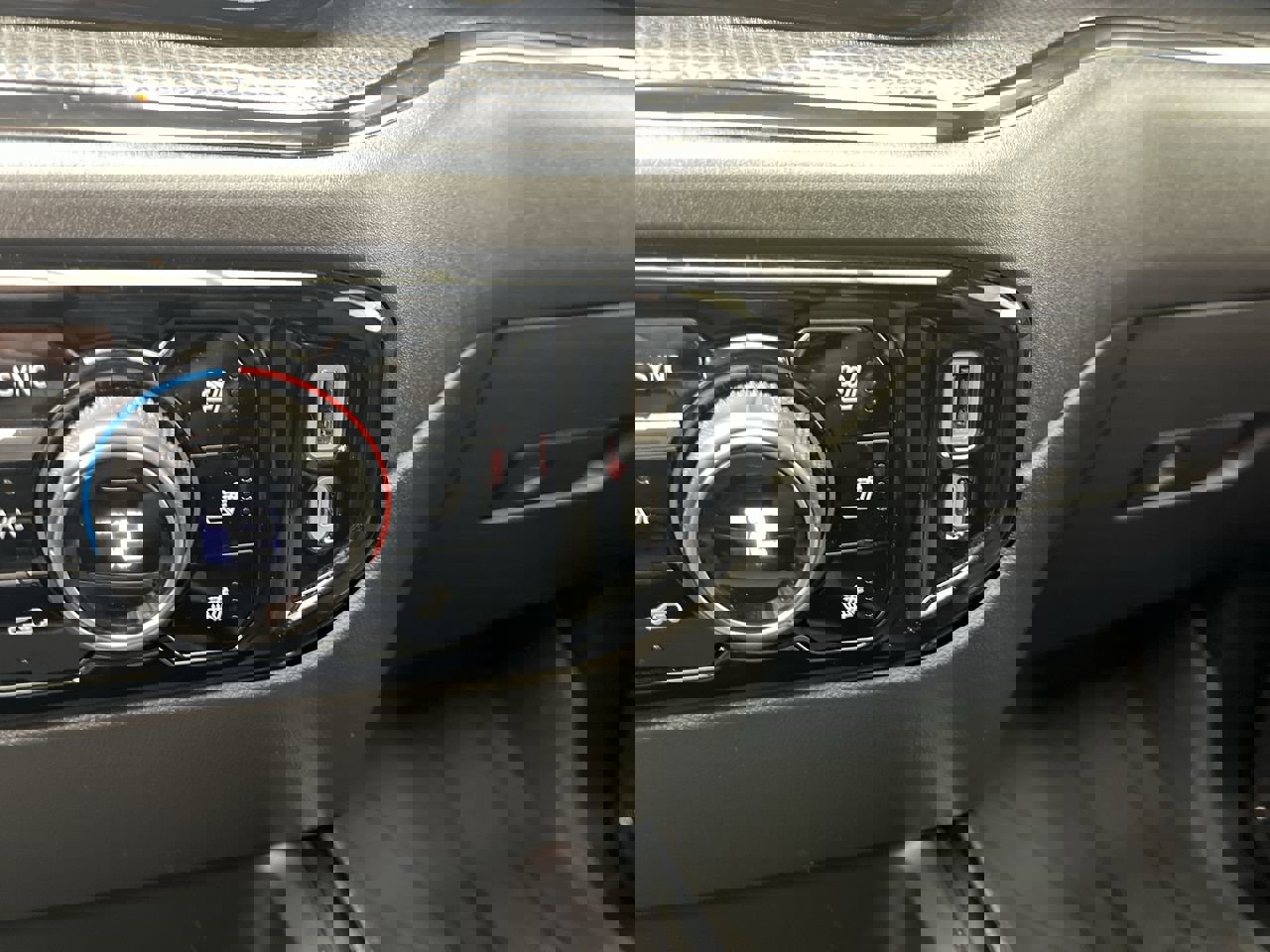 Certified 2024 Chevrolet Silverado 2500 ZR2 w/ Technology Package image 27