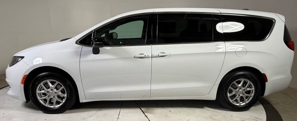 New 2026 Chrysler Voyager LX image 4