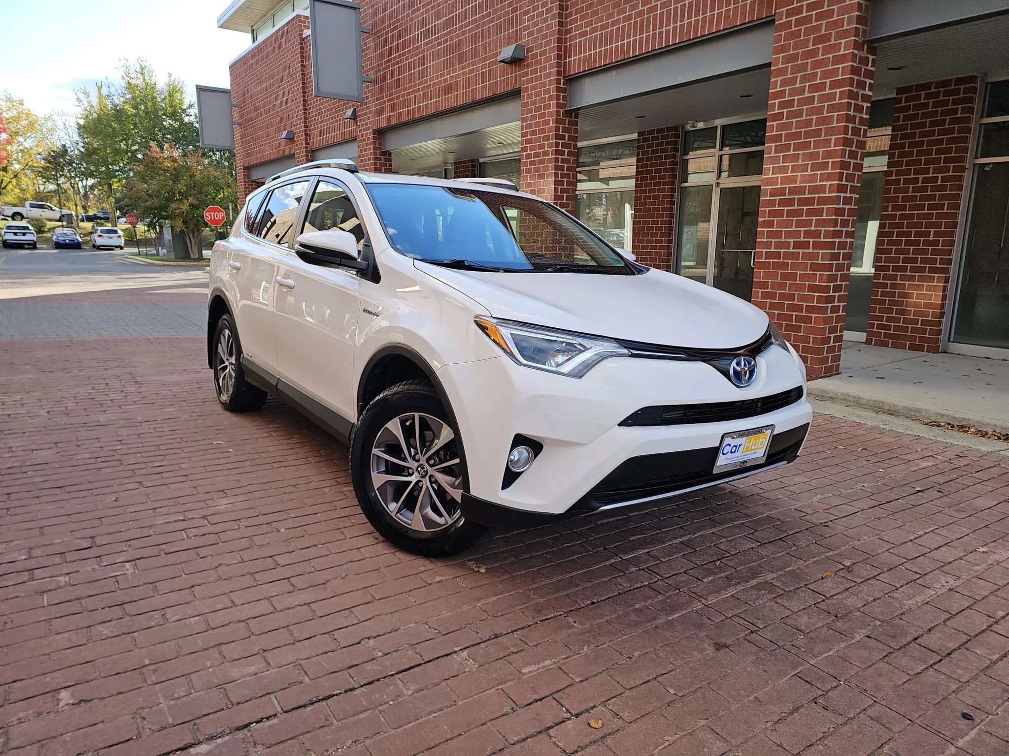 Used 2016 Toyota RAV4 XLE image 1