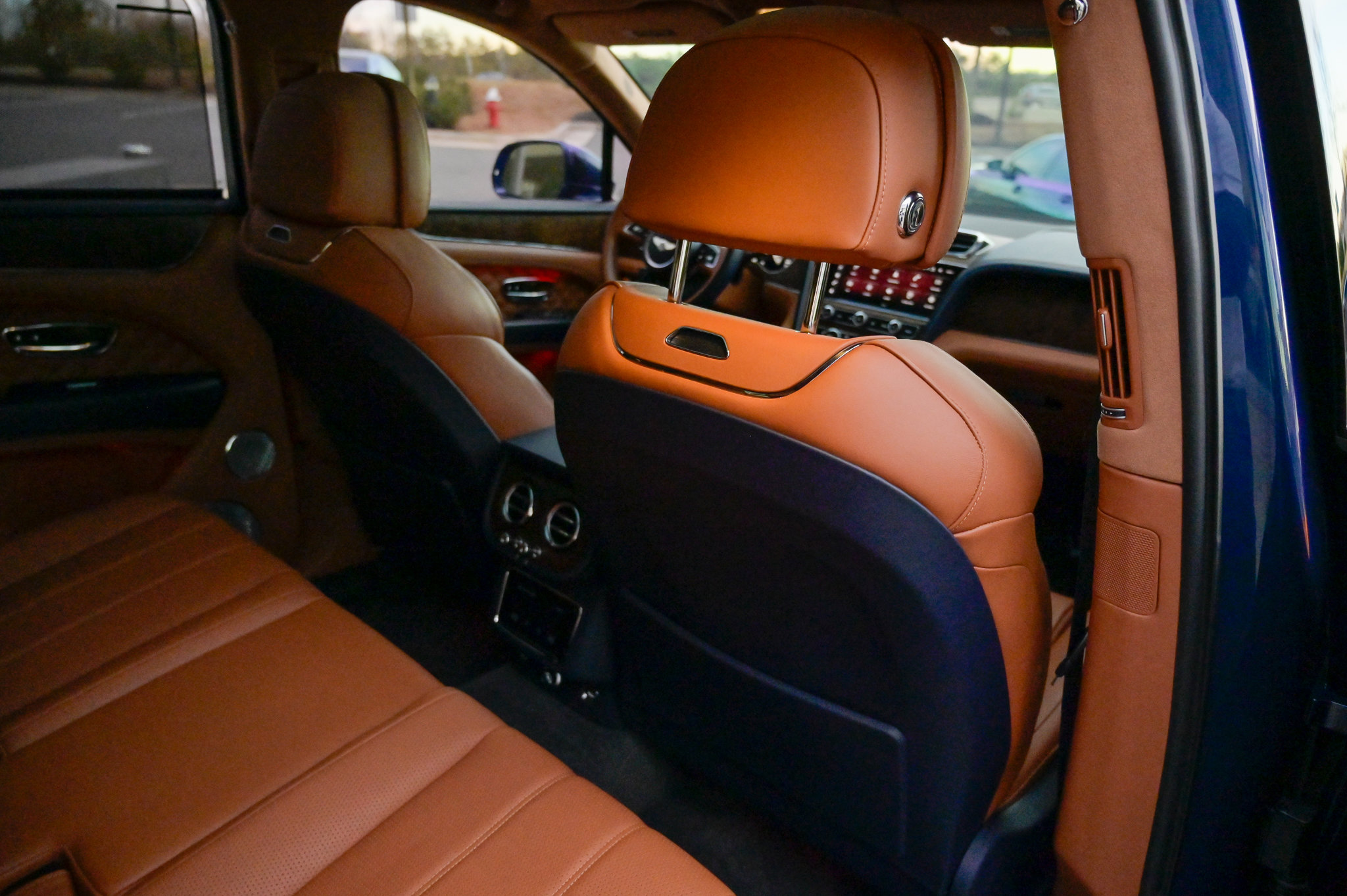 Used 2023 Bentley Bentayga image 49