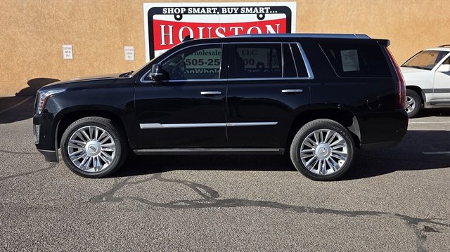 Used 2020 Cadillac Escalade Platinum image 1