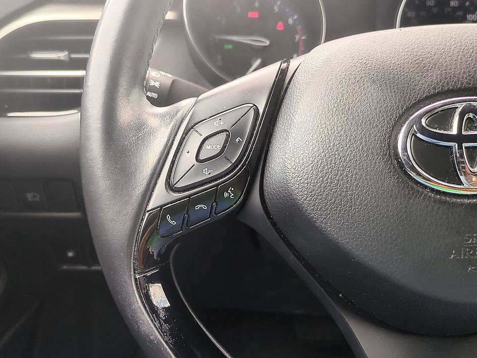 Used 2019 Toyota C-HR XLE FWD image 15
