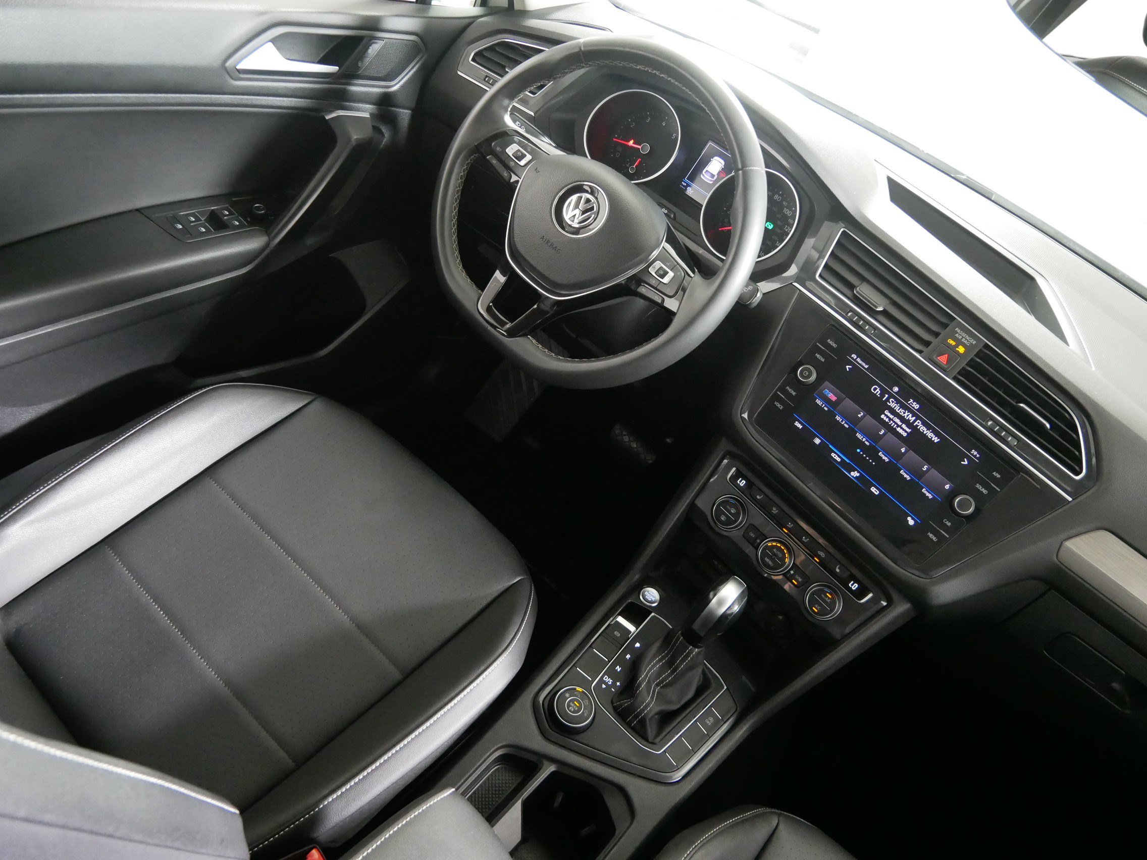 Used 2021 Volkswagen Tiguan SE AWD/4WD image 9