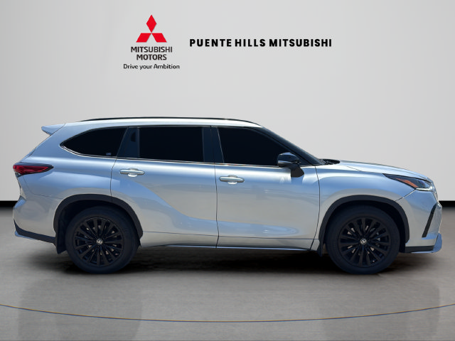 Used 2023 Toyota Highlander XSE AWD/4WD image 4