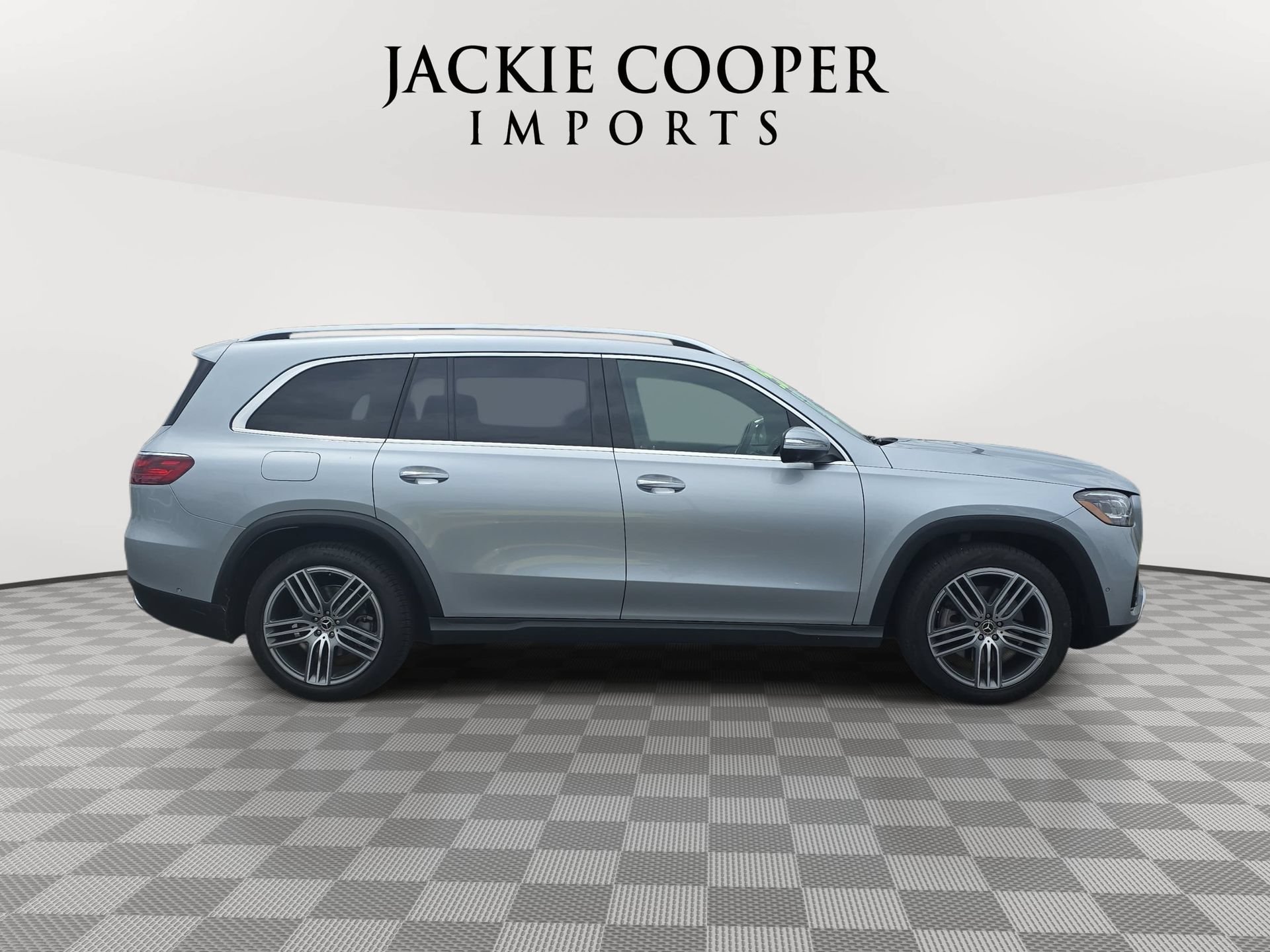 Certified 2025 Mercedes-Benz GLS 450 4MATIC image 4