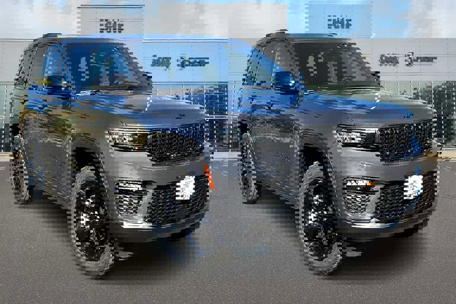 New 2025 Jeep Grand Cherokee Limited w/ Luxury Tech Group II image 25