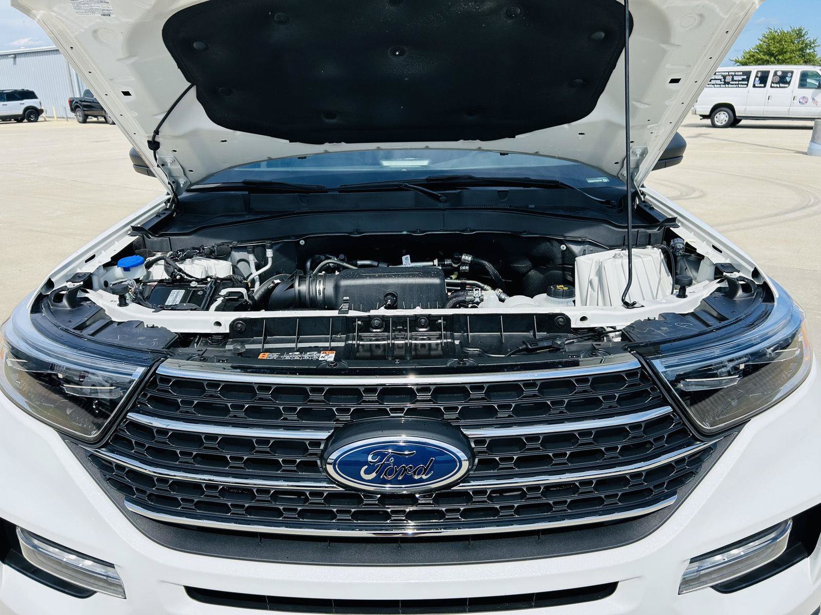 Used 2024 Ford Explorer XLT w/ Equipment Group 202A AWD/4WD image 44