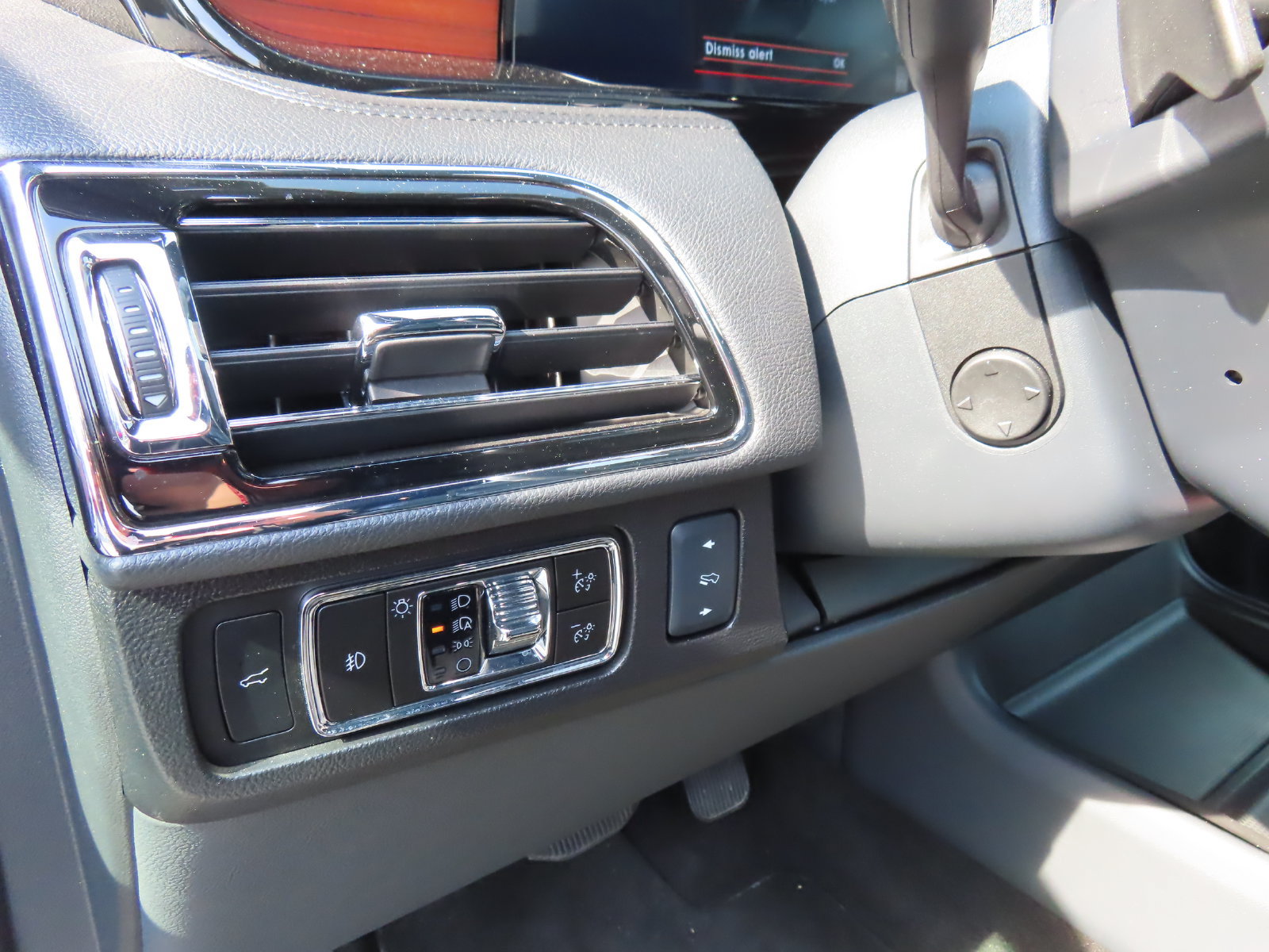 Used 2024 Lincoln Navigator L Reserve AWD/4WD image 17