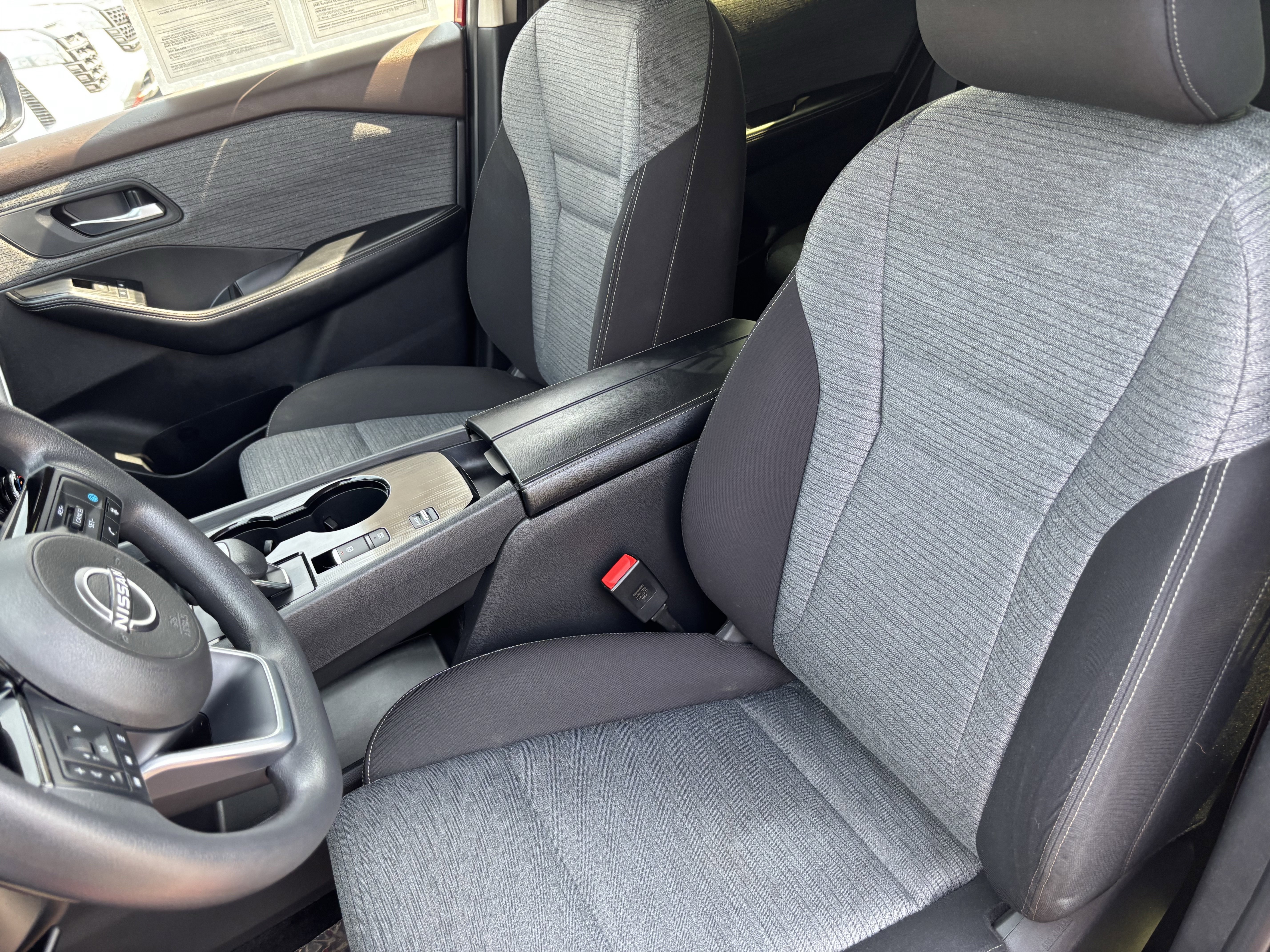 Used 2023 Nissan Rogue SV image 17