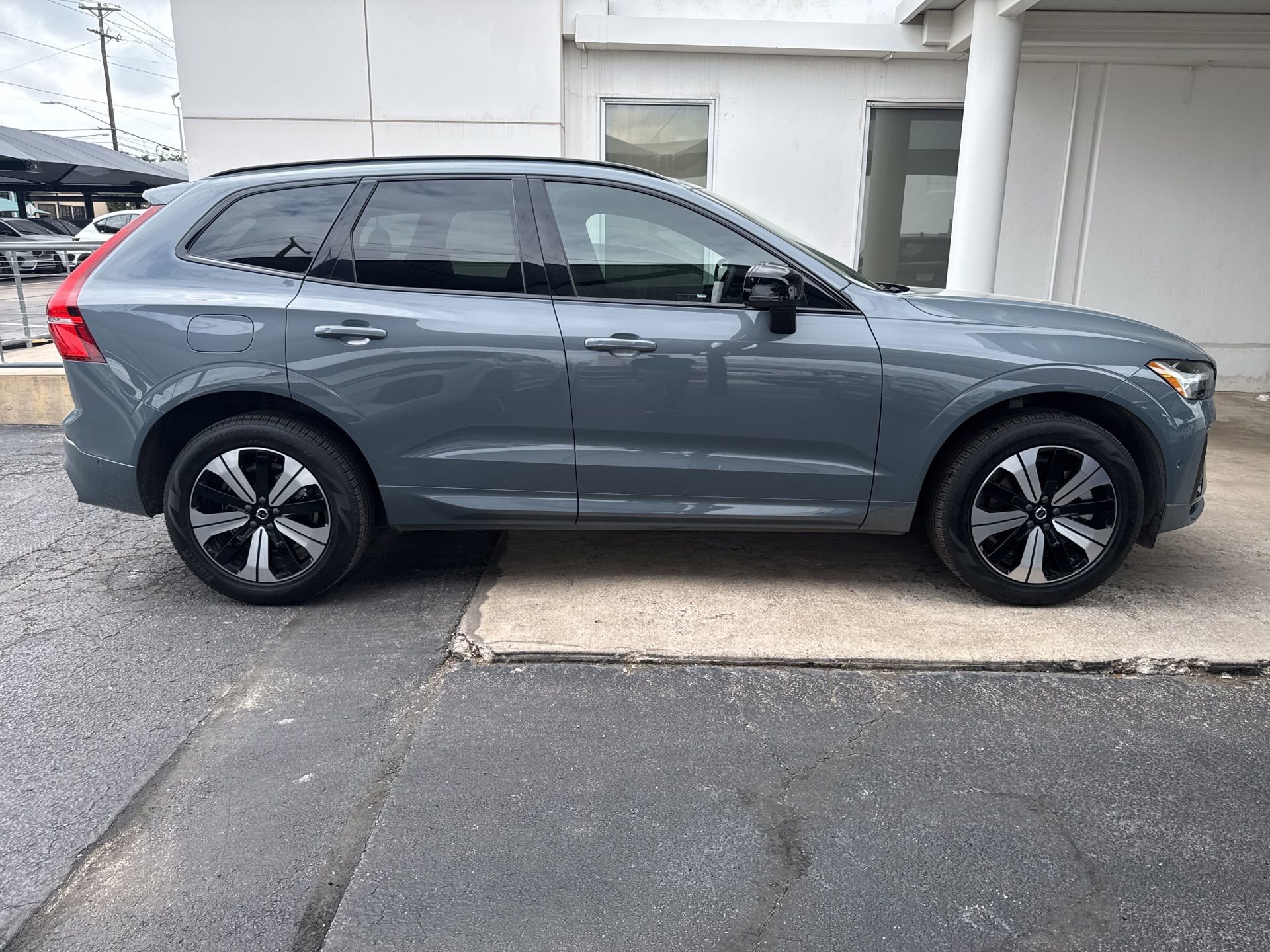 Used 2024 Volvo XC60 T8 Plus w/ Climate Package AWD/4WD image 4