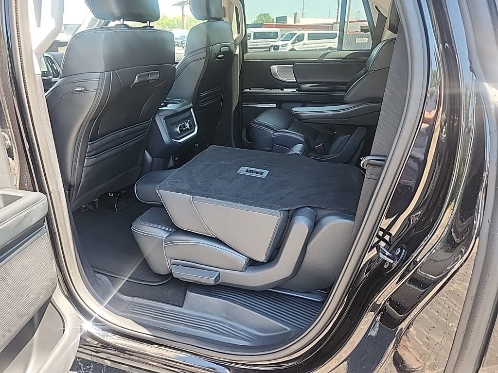 Used 2025 Ford Expedition Max Platinum AWD/4WD image 33