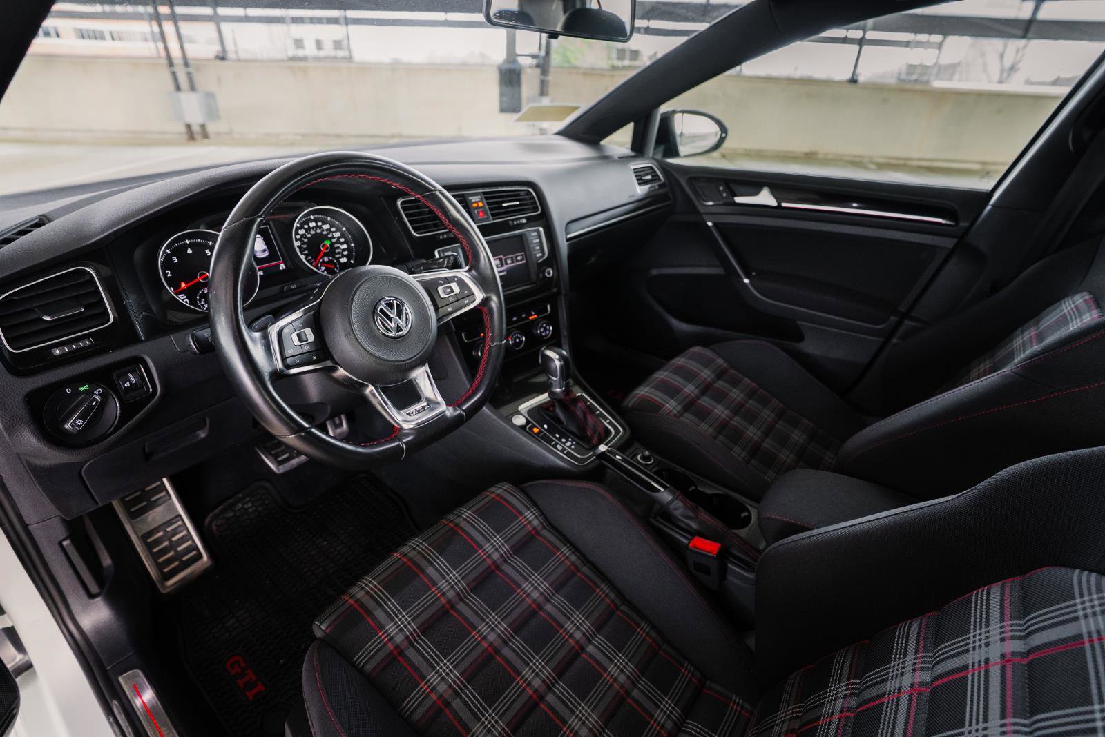 Used 2017 Volkswagen GTI Sport image 18