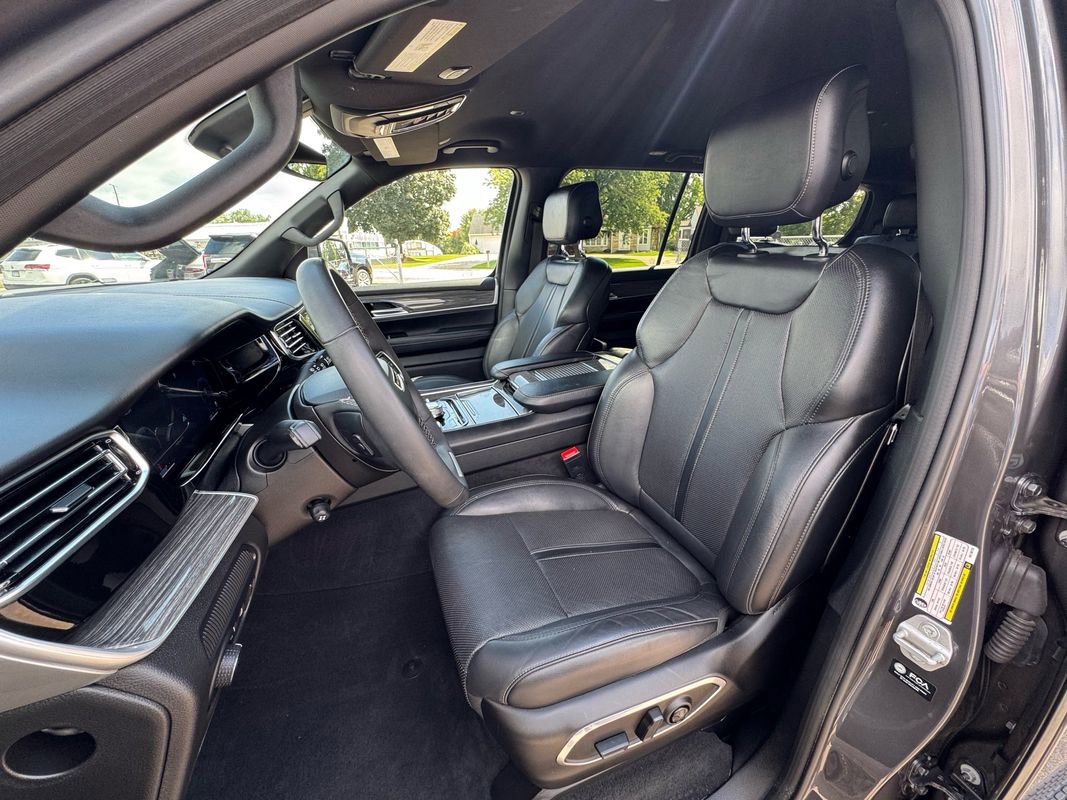 Used 2022 Jeep Wagoneer Series III w/ Flexible Seating Group image 26