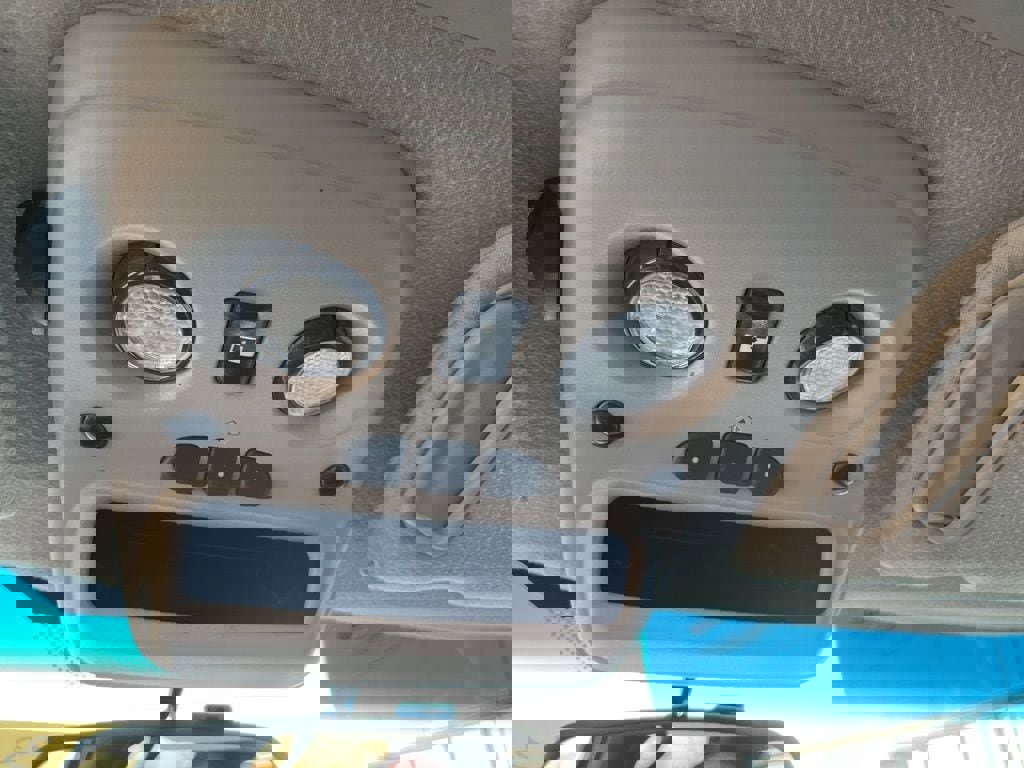 Used 2004 Chevrolet Avalanche Z71 w/ Sun And Sound Package image 18