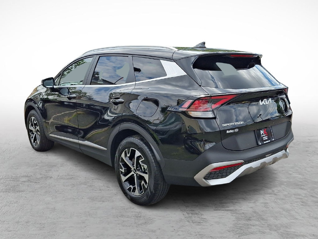Used 2025 Kia Sportage EX AWD/4WD image 4
