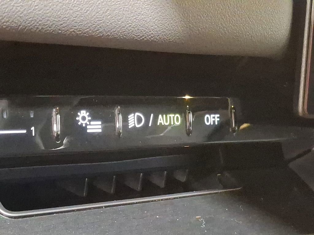 Used 2025 BMW 530i xDrive w/ M Sport Package image 23