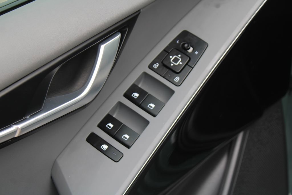 Certified 2024 Kia Niro EX image 19