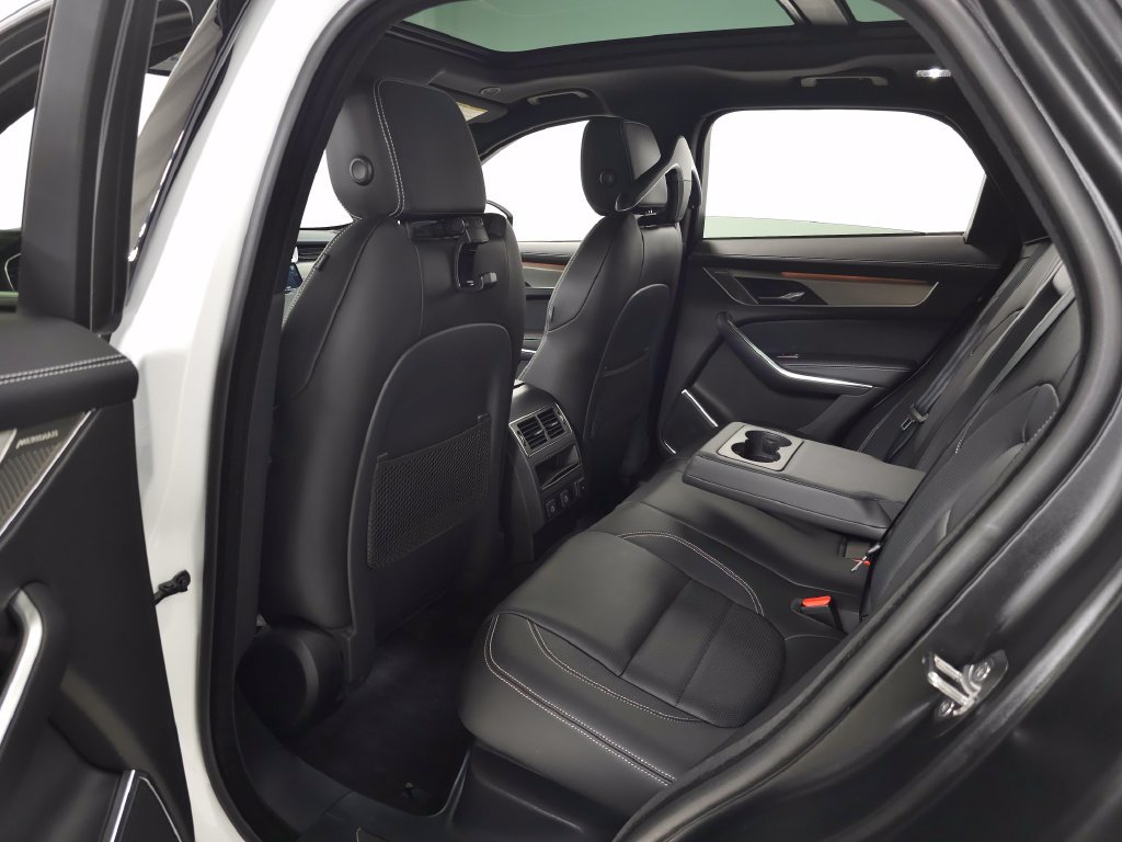Used 2025 Jaguar F-PACE R-Dynamic S AWD/4WD image 35